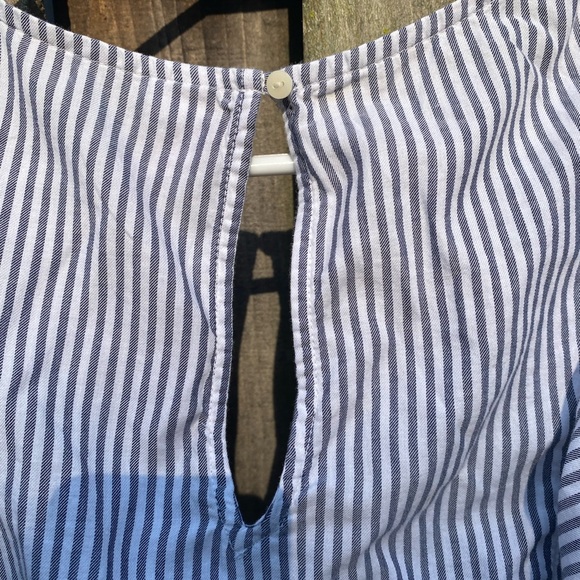 NWT Old Navy Lightweight Ruffle Stripped Top - Picture 3 of 8